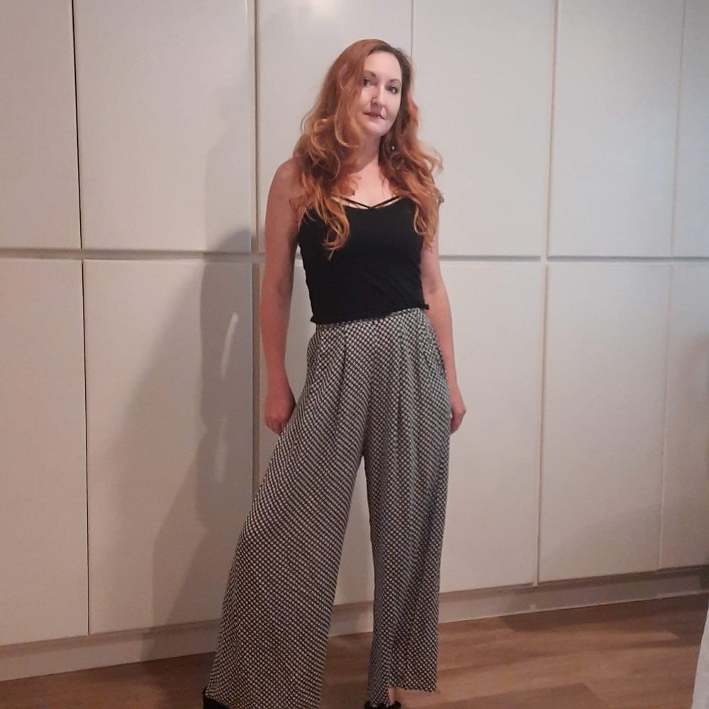 Gillia Wide Leg Very High Rise Flowy Pant Size XS